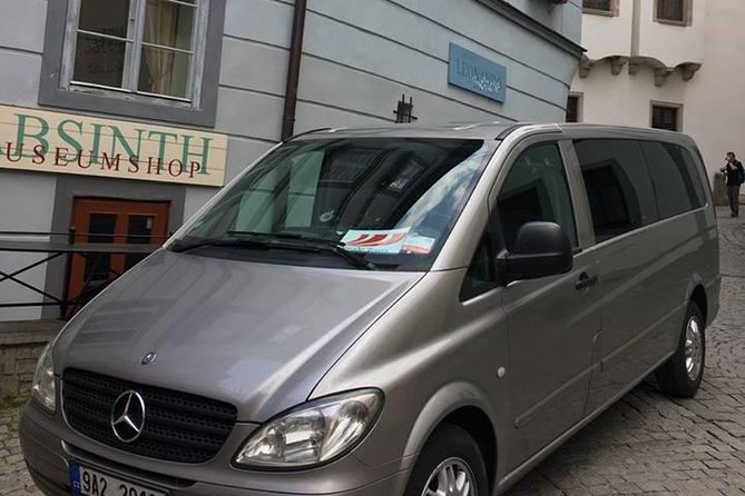 PRAGUE AIRPORT - CITY TRANSFERS in Spanish - Qué coche esperar: minivan con aire acondicionado y tamaños de grupo