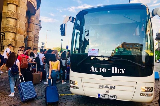 PRAGUE AIRPORT - CITY TRANSFERS in Spanish - Conductor que habla español: cómo se siente el encuentro