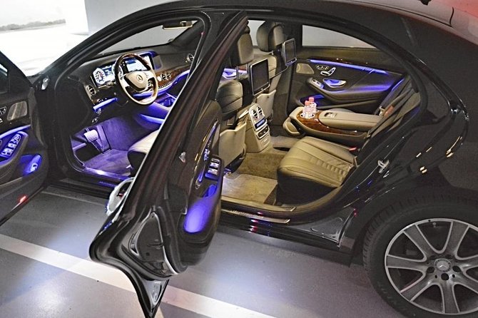 Prague airport luxury transfer by a Mercedes Benz S class - The door-to-door part: why luggage help changes the whole day