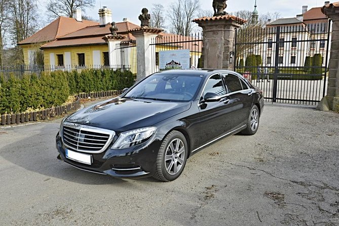 Prague airport luxury transfer by a Mercedes Benz S class - Arrival waiting time: the underrated value in airport transfers