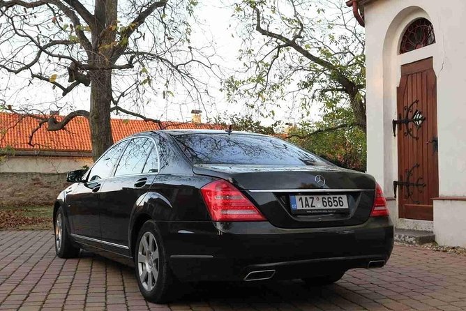 Prague airport luxury transfer by a Mercedes Benz S class - Price and value: paying for time, help, and a less exhausting arrival