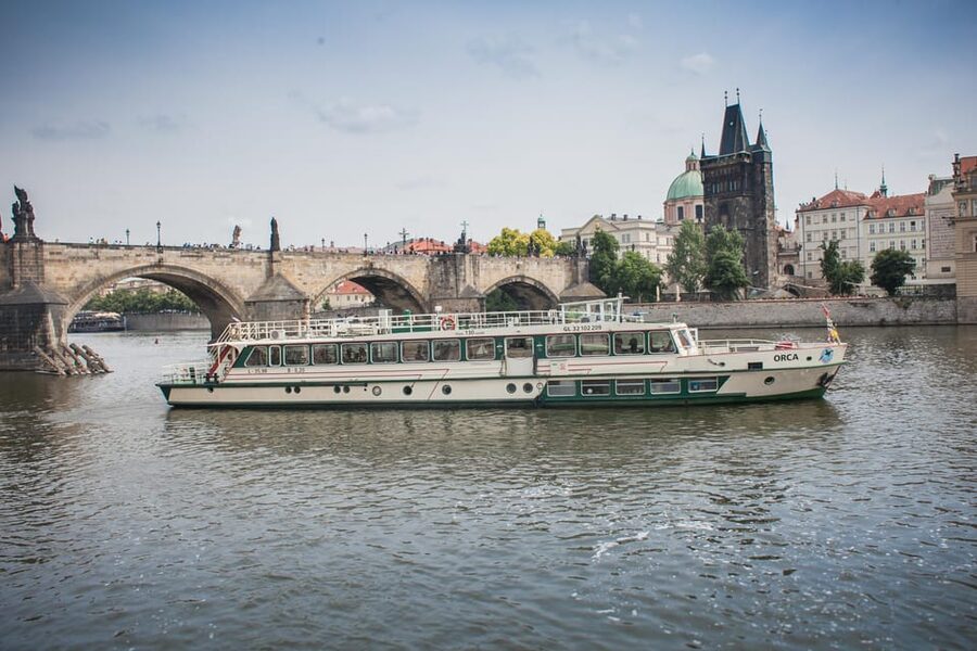 Prague: An unforgettable 2-hour cruise on the Vltava River. - Key moments that make this cruise worth your time