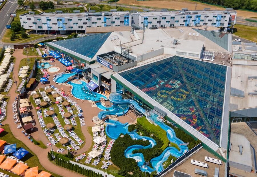 Prague: Aquapalace Indoor/Outdoor Water Park Ticket - The schedule that matters: opening hours and late-night weekends