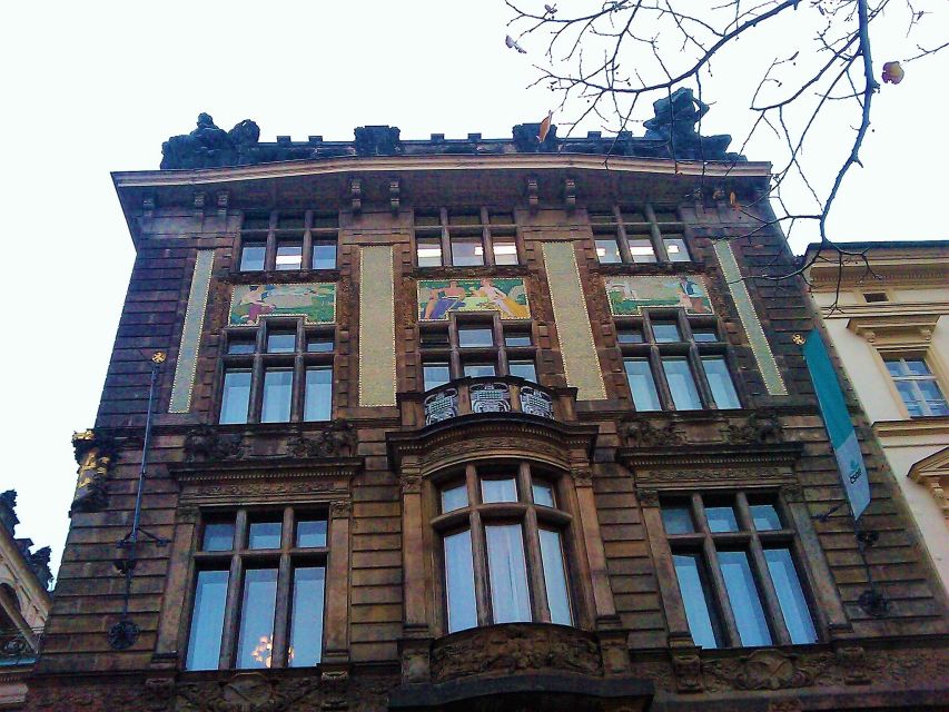 Prague Art Nouveau Tour - The 2-Hour Flow: How Movement Shapes What You See