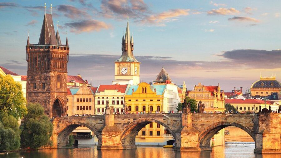 Prague Audioguide - TravelMate app for your smartphone - Old Town Square, Municipal House, and Wenceslas Square: get your bearings first
