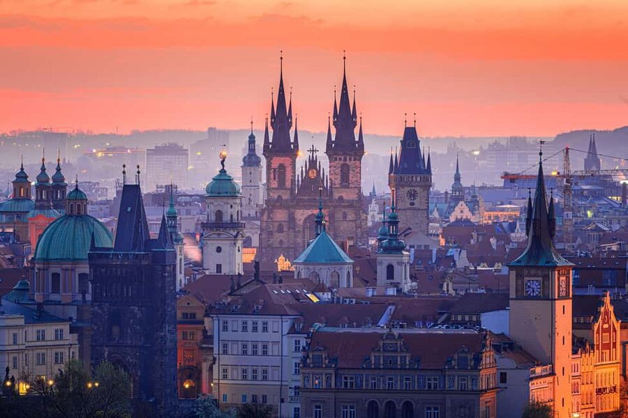Prague: Award-Winning Old Town Food Tour with Four Drinks - Who this Old Town Czech food tour suits best