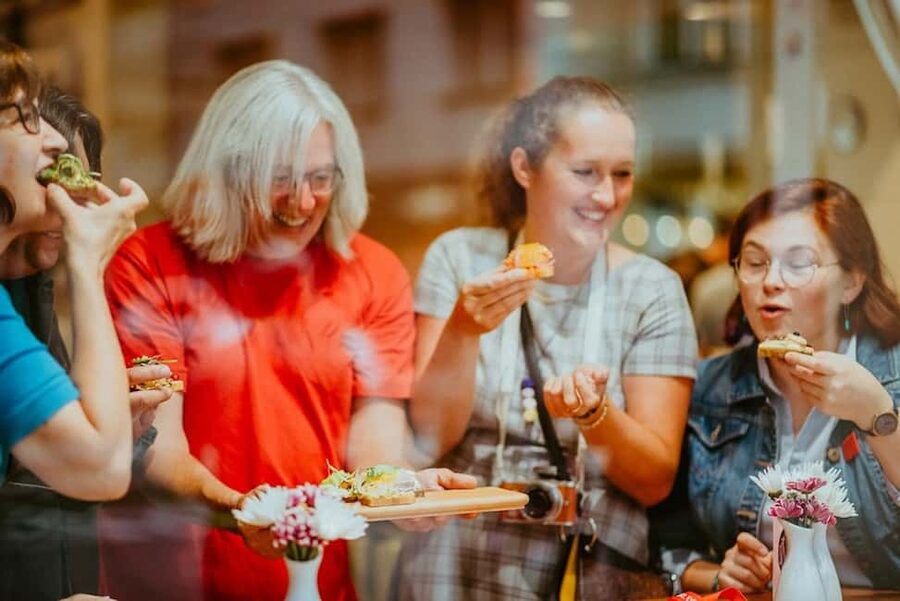 Prague: Award-Winning Old Town Food Tour with Four Drinks - Where the tour starts by the Municipal House, right in Old Town