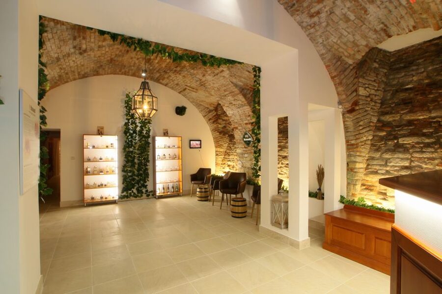 Prague: Bernard Beer Spa with Beer and Massage Option - Practical tips: making the most of your hour in the tub