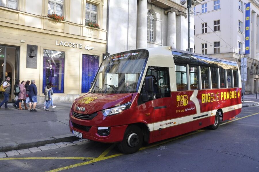 Prague: Big Bus Hop-on Hop-off, Castle Tour and River Cruise - Prague Castle Exteriors at 14:15: What the Live English Guide Adds