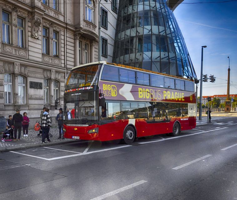 Prague: Big Bus Hop-on Hop-off, Castle Tour and River Cruise - Red vs Green Line: How to Choose the Right Route