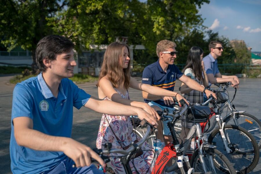 Prague: Bike or E-Bike City Tour with A Local Guide - Quick hits you will feel on day one