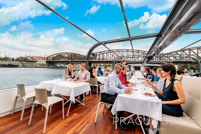 Prague Boats 2-hour Lunch Cruise - Seating Choices, Crowding, and Getting the Best Views