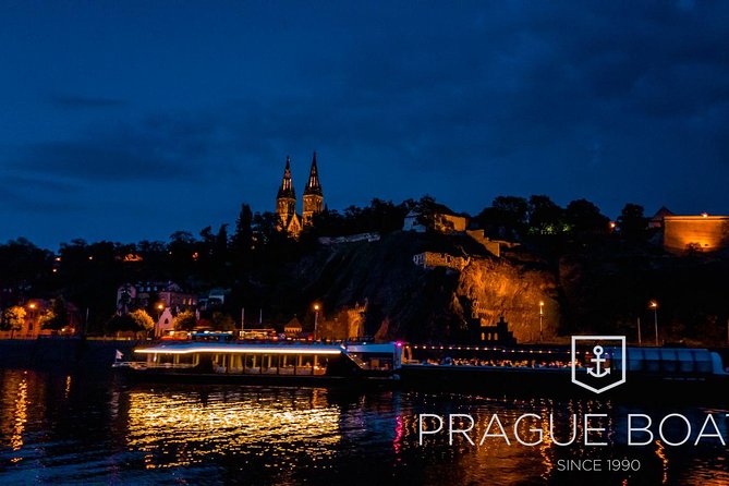 Prague Boats 3-hours Crystal Dinner Cruise - Live music and the onboard vibe, from pianist to singer