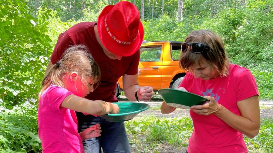 Prague: Bohemian Uplands Garnet Panning&Animal Farm 4WD Tour - Who should book this Prague to Bohemian Uplands 4WD tour