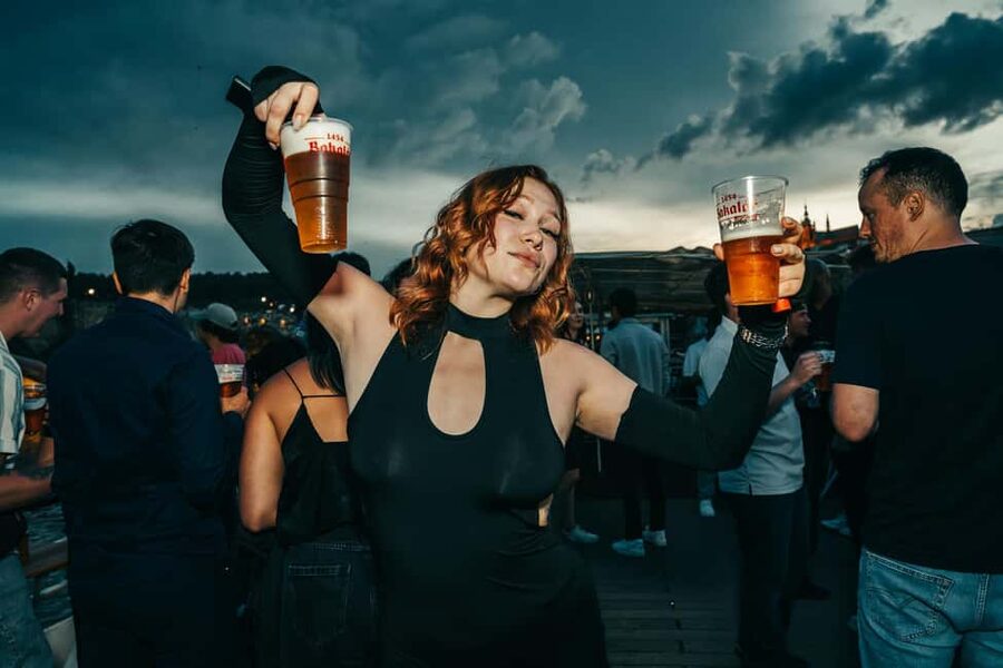 Prague: Booze Cruise with Open Bar and Duplex Entry - Party Hosts, Crowd Size, and How to Fit In