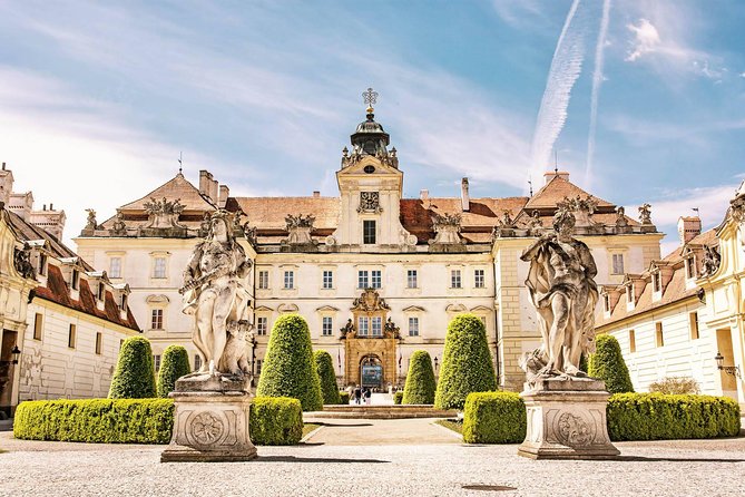 Prague-Bratislava One-Way Sightseeing Day Tour - Timing reality: a full day between countries