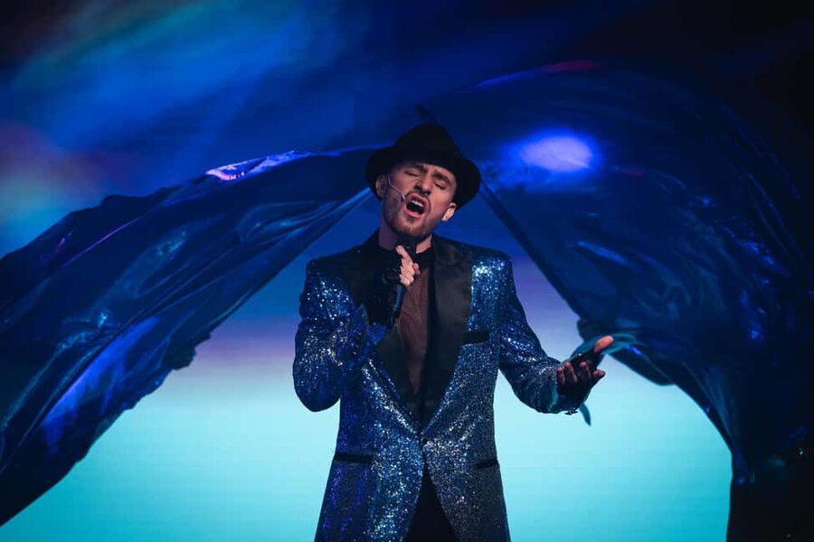 Prague:Breathtaking Cabaret Show with 4-Course Dinner Option - What Makes This Prague Cabaret Dinner Special