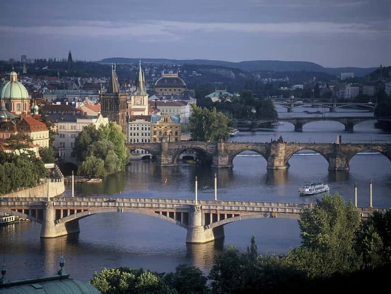 Prague: Bus and Boat Tour - Lesser Town plus the Castle area: how the tour shapes your picture of Prague
