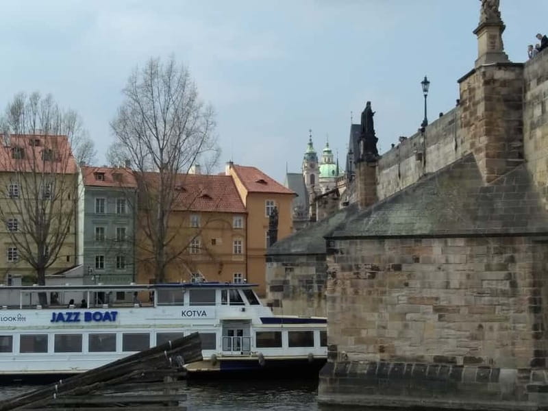 Prague: Bus and Boat Tour - Prague Castle walk option: when it adds real value and when to plan differently