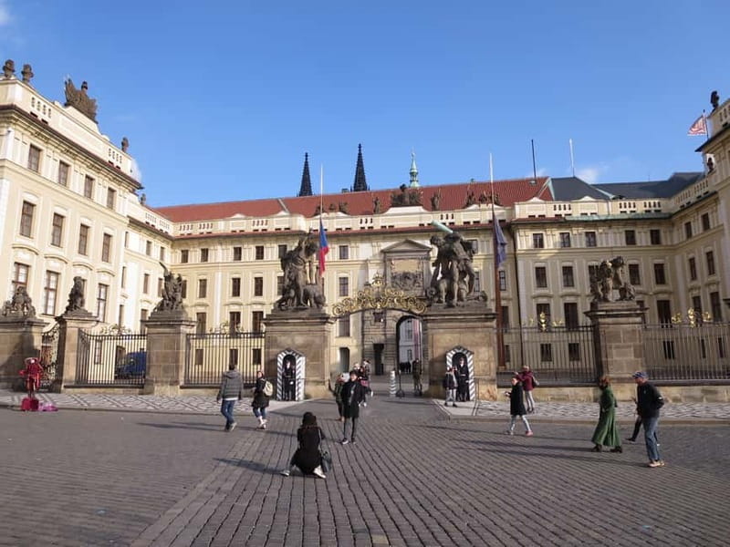 Prague: Bus and Boat Tour - Old Town and New Town by bus, with headphones that keep you oriented