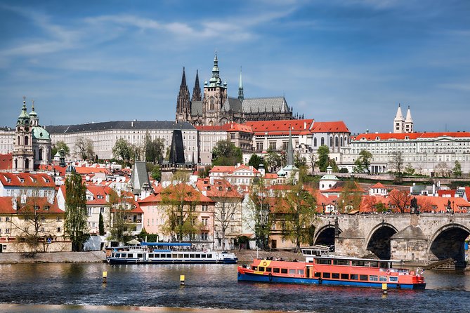 Prague: Bus Tour, Walking Tour, River Cruise and Lunch - Malá Strana lunch: food plus location logic