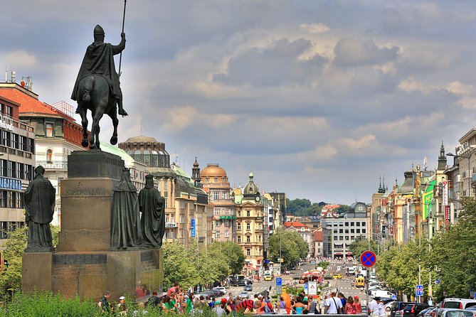 Prague: Bus Tour, Walking Tour, River Cruise and Lunch - Pace, group size, and the bilingual reality