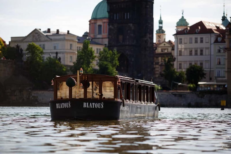 Prague: Canal Cruise Around Charles Bridge - Why this 50-minute canal cruise works in Prague