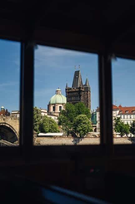 Prague: Canal Cruise Around Charles Bridge - Audio headphones in 19 languages: how to get more from the narration