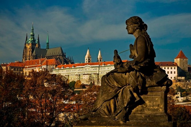 Prague Castle And Castle Grounds Walking Tour in french - Key tour takeaways (what matters on the ground)