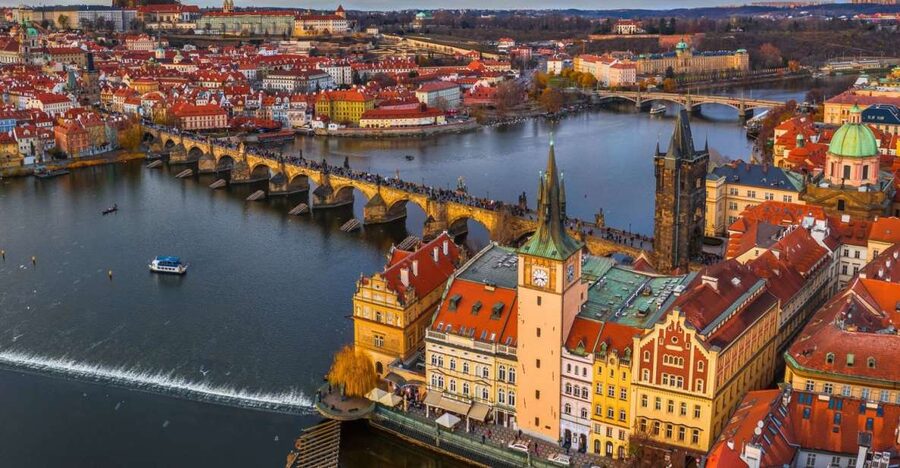Prague: Castle and Jewish Quarter Tour with Cruise and Lunch - Who should book this tour