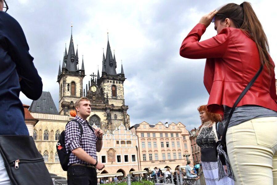 Prague: Castle and Jewish Quarter Tour with Cruise and Lunch - Price and value for about $100 per person