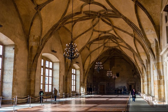 Prague Castle and Lobkowicz Palace entrance tickets - Where to meet and how to avoid the ticket-pickup headache