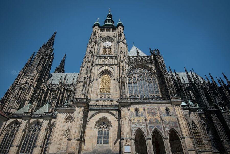 Prague: Castle Grounds & Highlights Walking Tour small-group - The short Lesser Town warm-up that helps you read the castle
