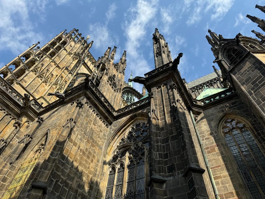 Prague Castle Interiors & Changing of the Guard-Small group - Starting at Malostranská, then up to Prague Castle without the scramble