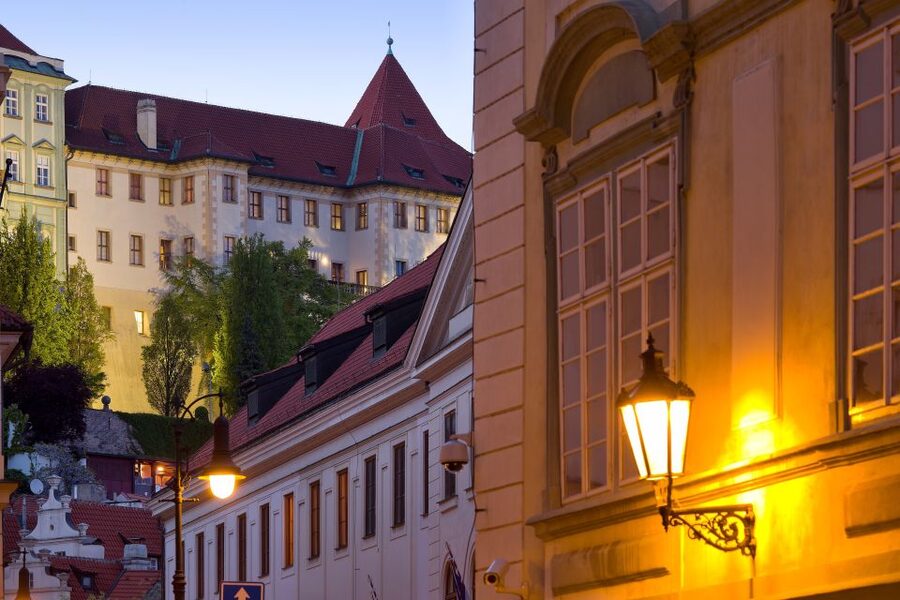 Prague Castle: Midday Classical Concert at Lobkowicz Palace - What the concert experience feels like in the Baroque room