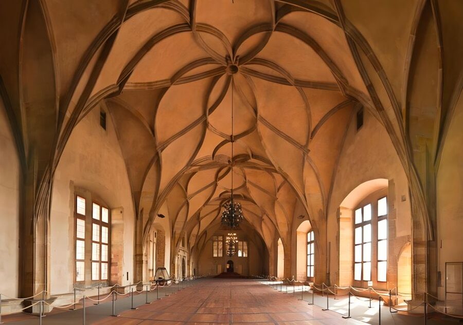 Prague Castle: Royal Palace, Cathedral, and Golden Lane Tour - Key highlights you can plan around