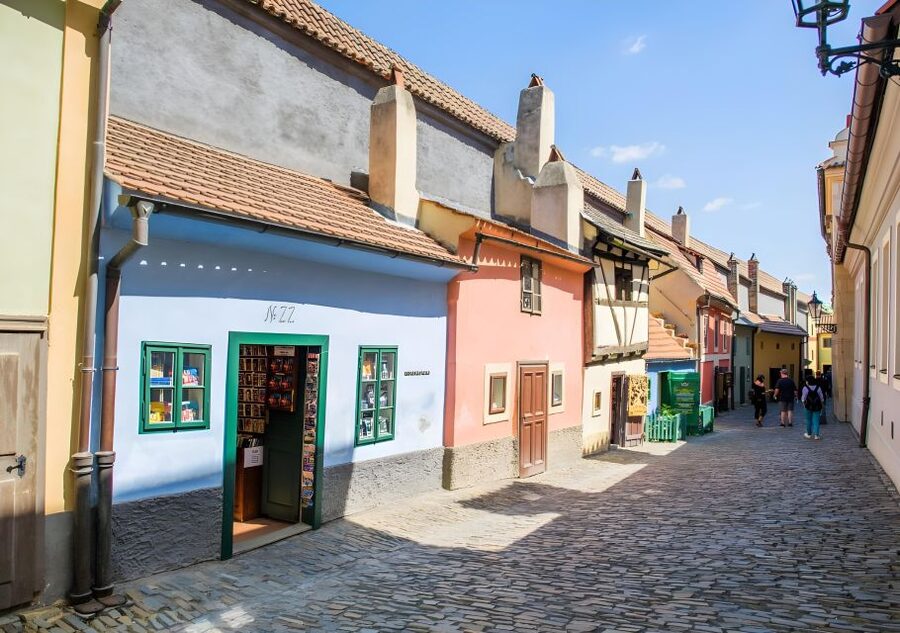 Prague Castle: Royal Palace, Cathedral, and Golden Lane Tour - Prague Castle guided route: how to get meaning out of the scale
