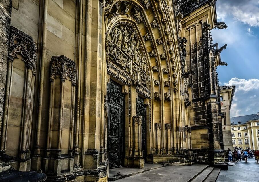 Prague Castle: Royal Palace, Cathedral, and Golden Lane Tour - The $41 price and what it really covers (plus the castle ticket reality)
