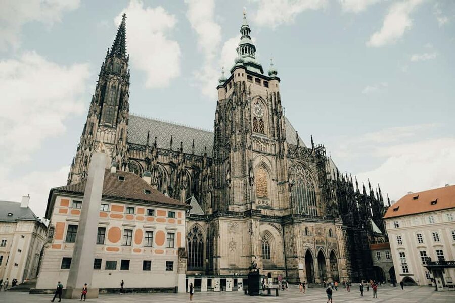 Prague Castle St. Vitus Cathedral, Royal Palace, St. George's Basilica - Price and ticket strategy: what $41 really buys