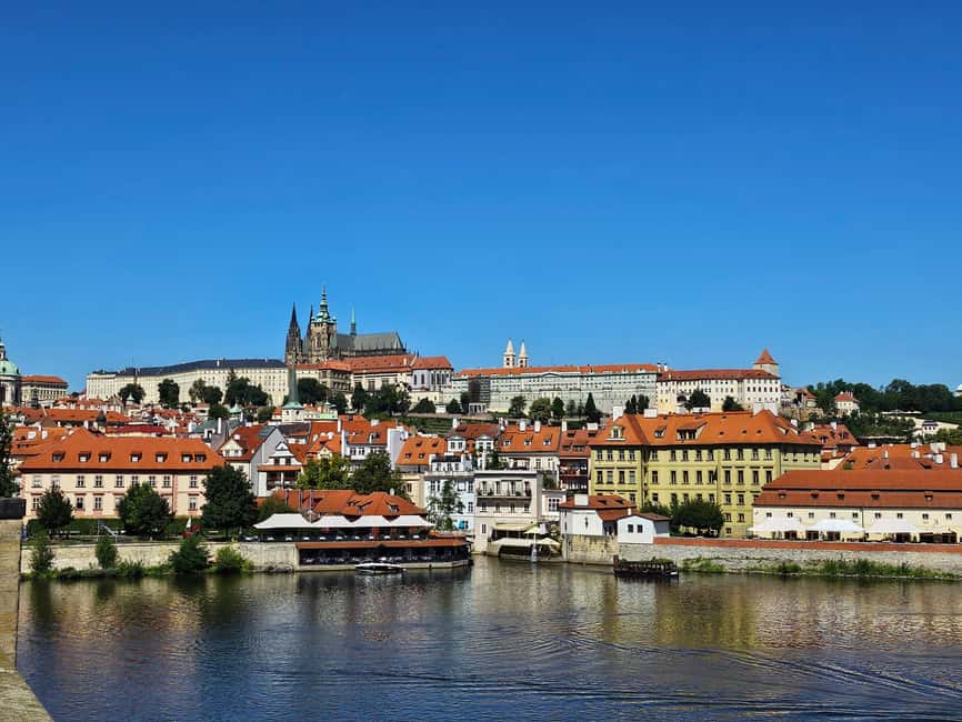 Prague Castle tour - Prague Castle: the big symbol, explained in human scale