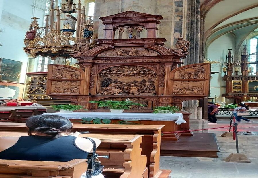 Prague Castle tour - Inside access and tickets for St. Vitus Cathedral