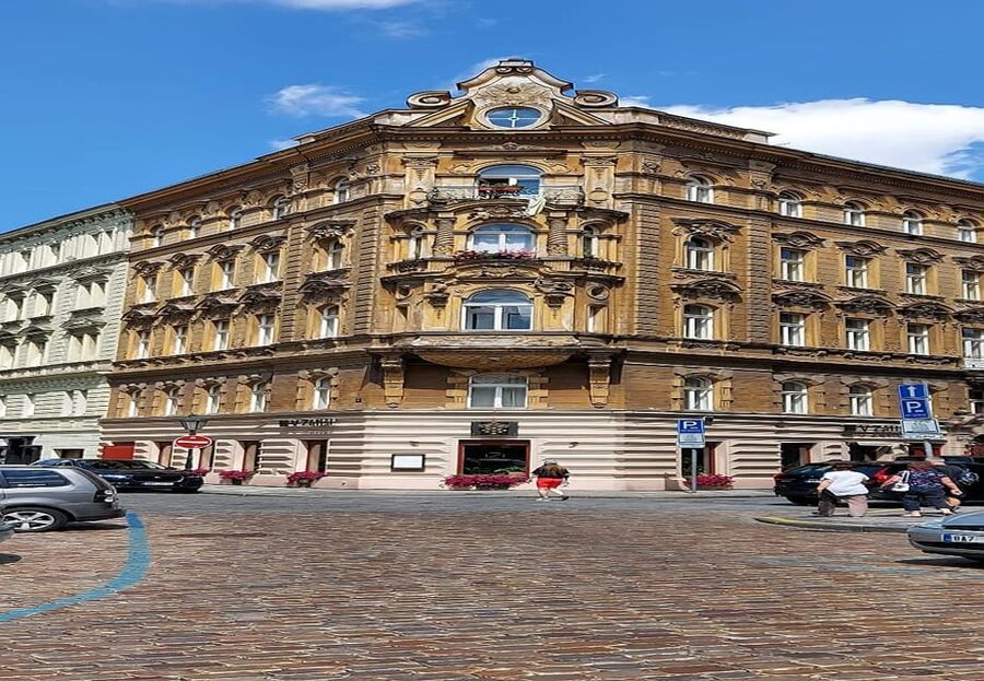 Prague Castle tour - Group size and guide quality: the real differentiator