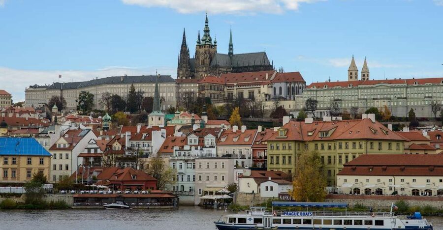 Prague Castle Tour With Tickets - Prague Castle Tour: what makes this 210 minute route work