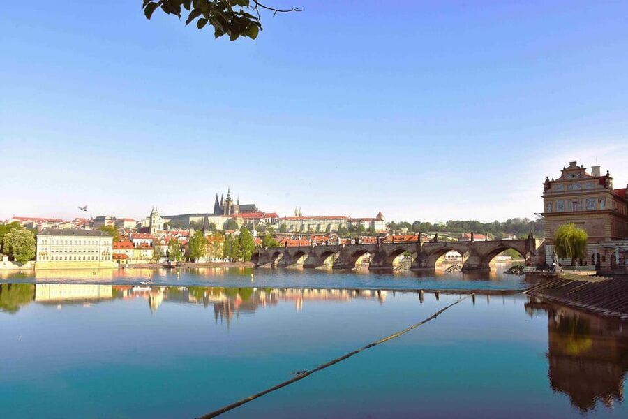 Prague: Charles Bridge Audio Guide with Tower Entry Ticket - Timing and how to shape your one-day plan