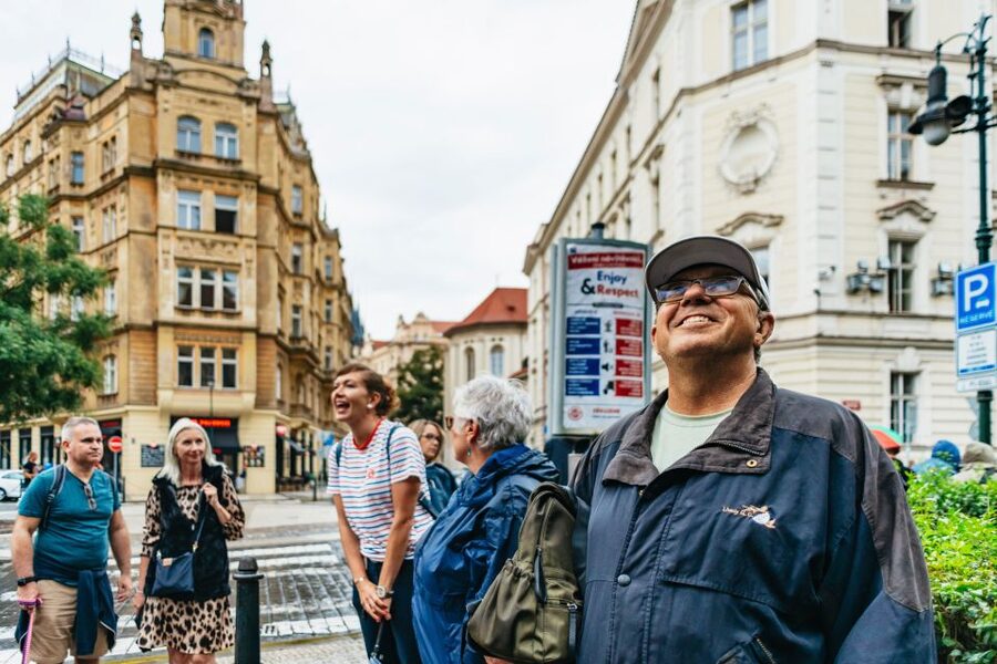 Prague: City Highlights By Bus, Boat, and on Foot - How the bus, boat, and castle walk fit together