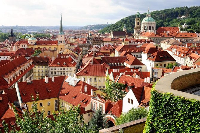 Prague City Highlights Private Tour for Kids and Families - Prague Castle stop: turning a monumental place into a kids-friendly mission