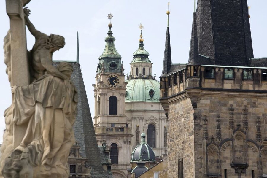 Prague: City Highlights Private Walking Tour - Food and local stops: using the guide’s recommendations without losing time