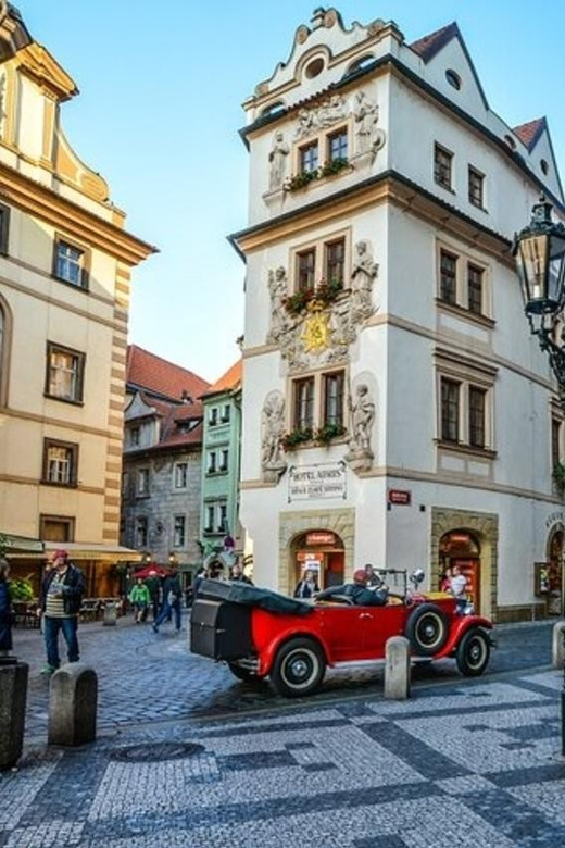 Prague: City Highlights Walking Tour - Prague Castle complex and St. Vitus Cathedral: the orientation stop that pays off later