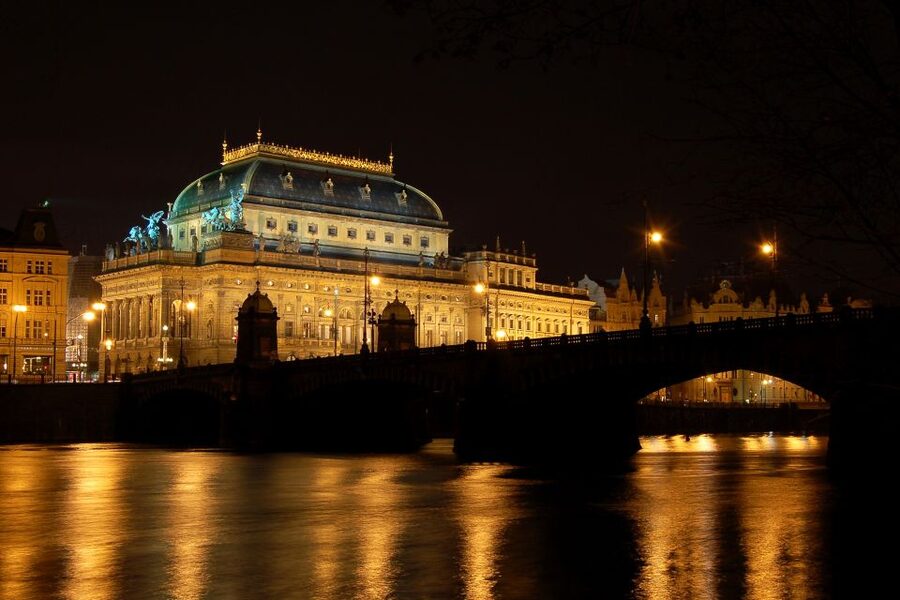 Prague: City Tour and Dinner Cruise with Hotel Pickup - How the Night Flow Works (And Why It’s Smart)