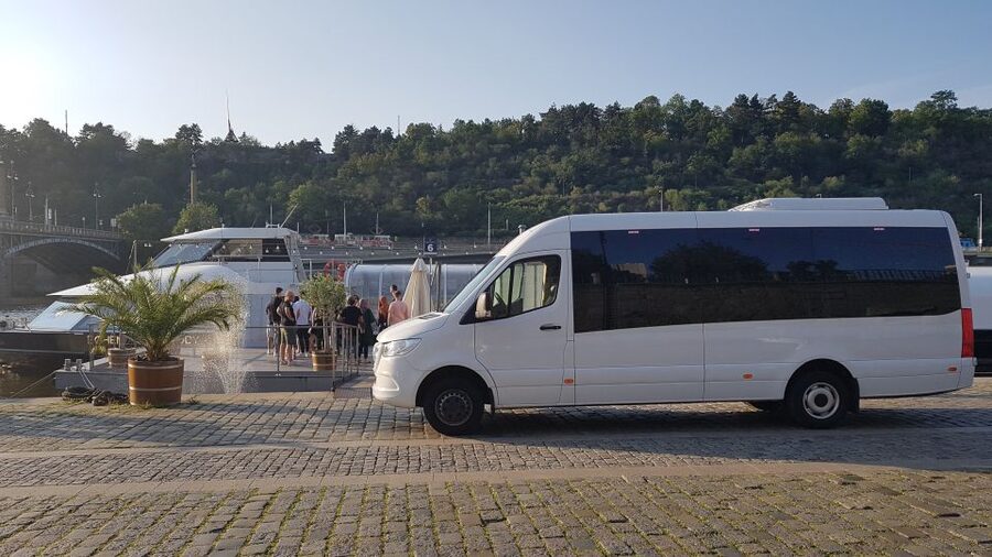 Prague: City Tour and Dinner Cruise with Hotel Pickup - Prague Castle at Night: The Cruise’s Headliner Views